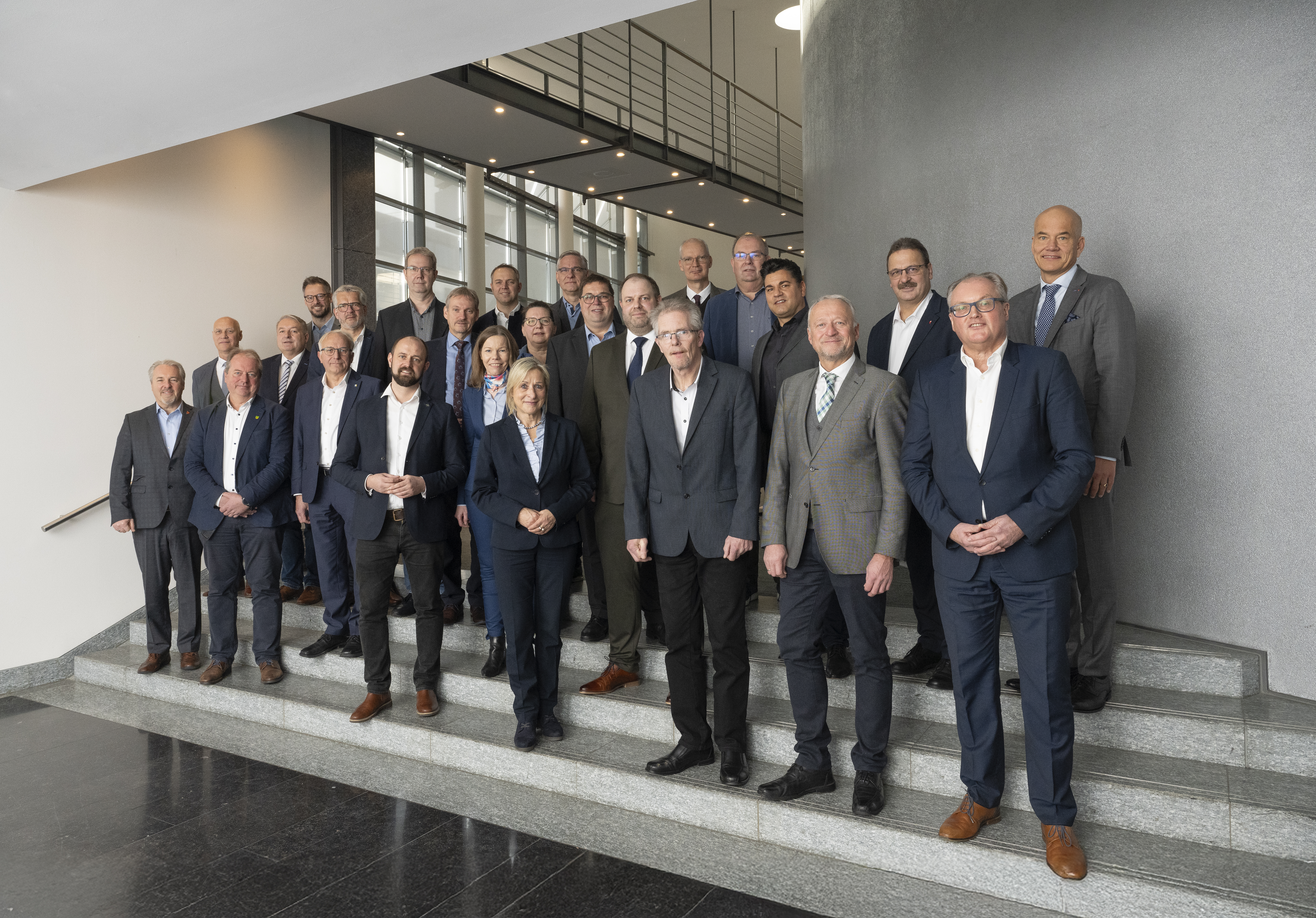 Gruppenfoto mit allen Gremienmitgliedern