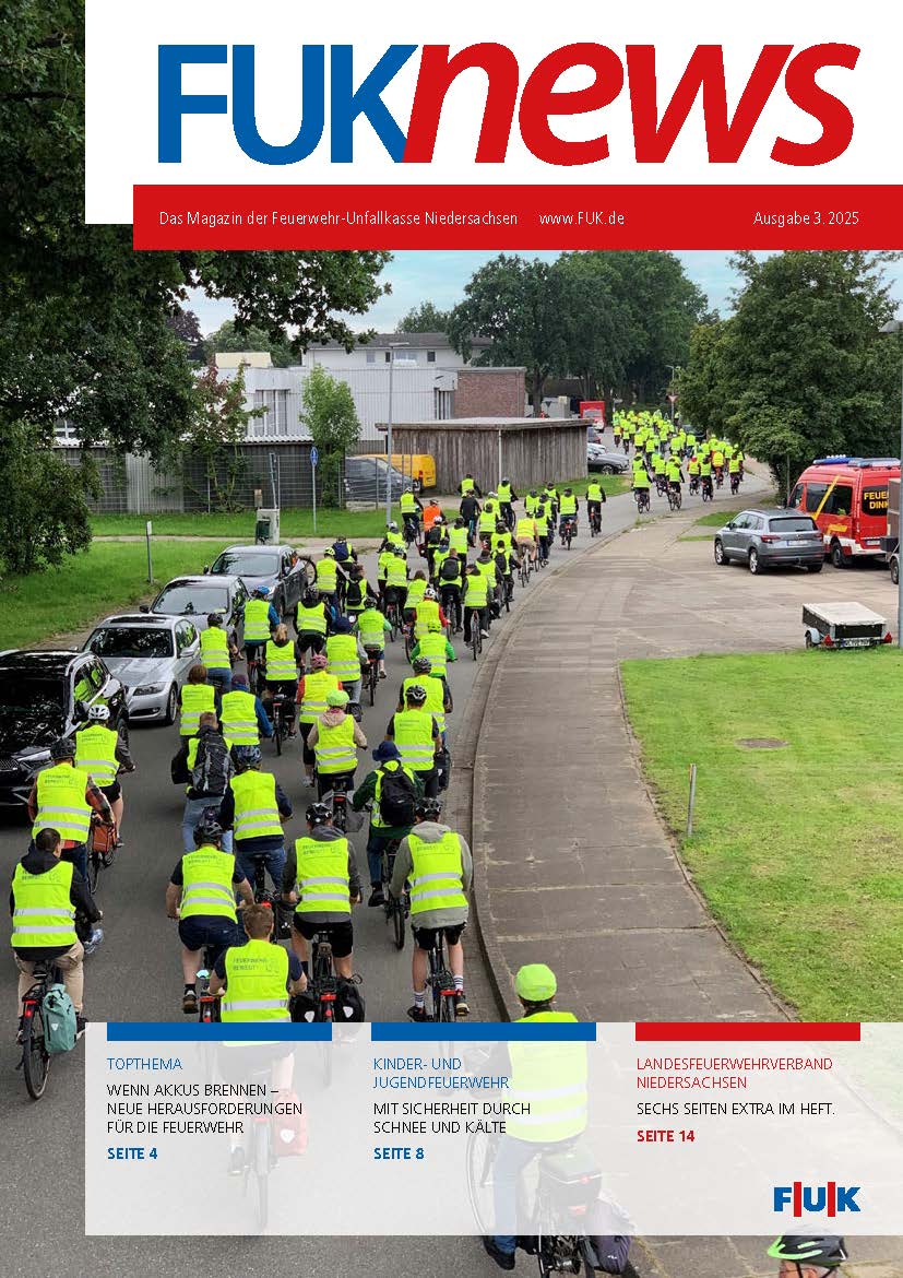 Das Bild zeigt mehrere Fahrradfahrer. 